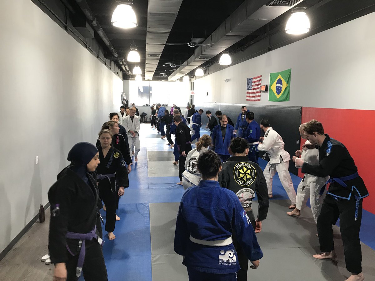 MLUBJJ's tweet photo. A busy gym is a happy gym. #JiuJitsu #brazilianjiujitsu #tacteam https://t.co/lucPDb0Ffh