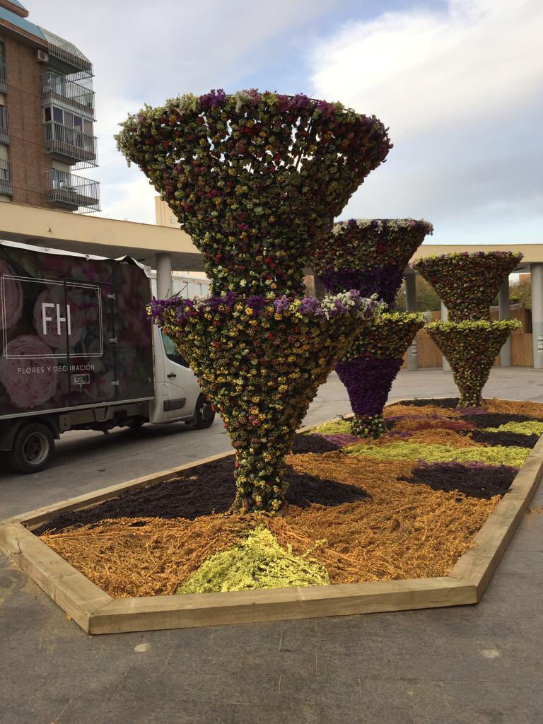 AytoMurcia's tweet photo. Recuerda que puedes seguir visitando nuestros #JardinesDePrimavera ¡Haz la ruta completa para verlos todos!🍃🌻🌺 #FiestasDePrimavera2018 #BandoDeLaHuerta2018 #LaPrimaveraEmpiezaEnMurcia https://t.co/WqYLXOxPDF