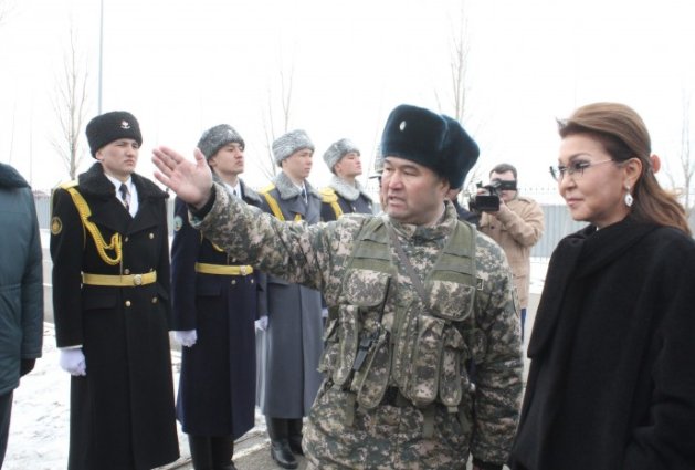 A_Melikishvili's tweet photo. Uptick in #Kazakh #media coverage of President #Nazarbayev's eldest daughter #Dariga likely indicates that she's being groomed for #dynastic #succession in #Kazakhstan. This time she visits #military base (of #airborne #troops) No.68665 near #Astana. https://t.co/X9I5J7iBB1 https://t.co/VdEX62CQj5