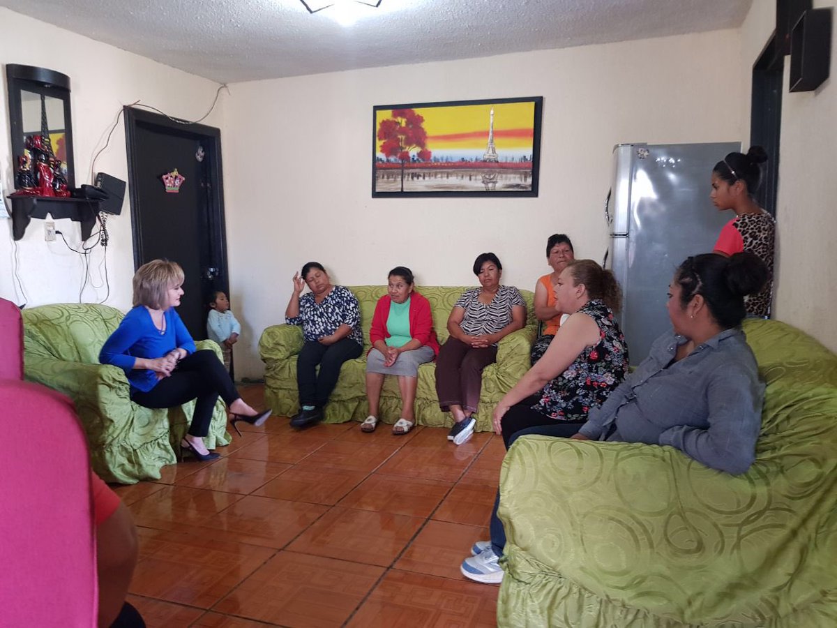 luciaazucena's tweet photo. Acompañé al Gobernador @mrikelme a un rico desayuno en casa de nuestra amiga Irma Salome. Gracias por las atenciones a nuestros amigos de Lomas de Zapaliname https://t.co/RO2oaGik4H