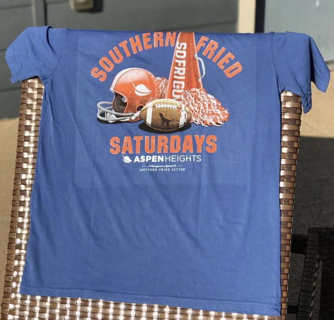 collective_cu's tweet photo. Today is #RTTuesday! Favorite and RT for your chance to win a @SoFriCo Aspen Heights shirt!!! https://t.co/xDidw0TEpA