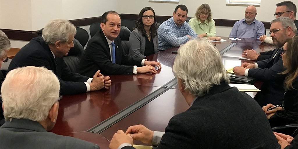 Secretary Alexander Acosta discussing labor issues with U.S. Department of Labor staff in Des Moines, Iowa.