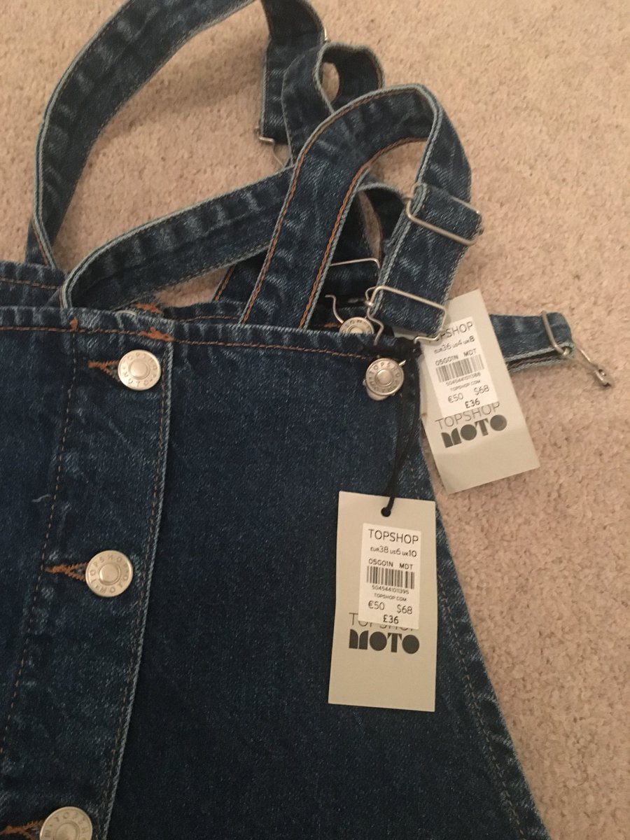 Jen_Will19's tweet photo. @Topshop I feel like something has gone awry with your sizing. I ordered this dress in two sizes but the size 8 (bottom) is bigger than the size 10...? The labels on the inside also match the tags 🤔 https://t.co/cKN8mqfdwS