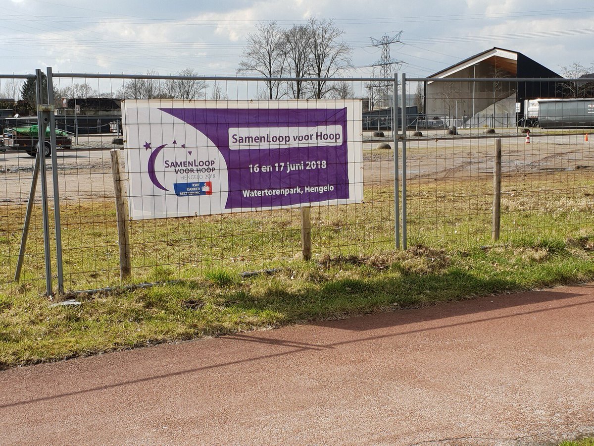 SLvHHengelo2018's tweet photo. KWF Hengelo is begonnen met het plaatsen van spandoeken om de SamenLoop voor Hoop in het Watertorenpark aan te kondigen.
Op 16 en 17 juni as vindt dit prachtige evenement plaats. De komende week zullen er nog veel meer spandoeken volgen.
Kijk ook op https://t.co/z7Cng0zXtR https://t.co/E31qQUEJpO