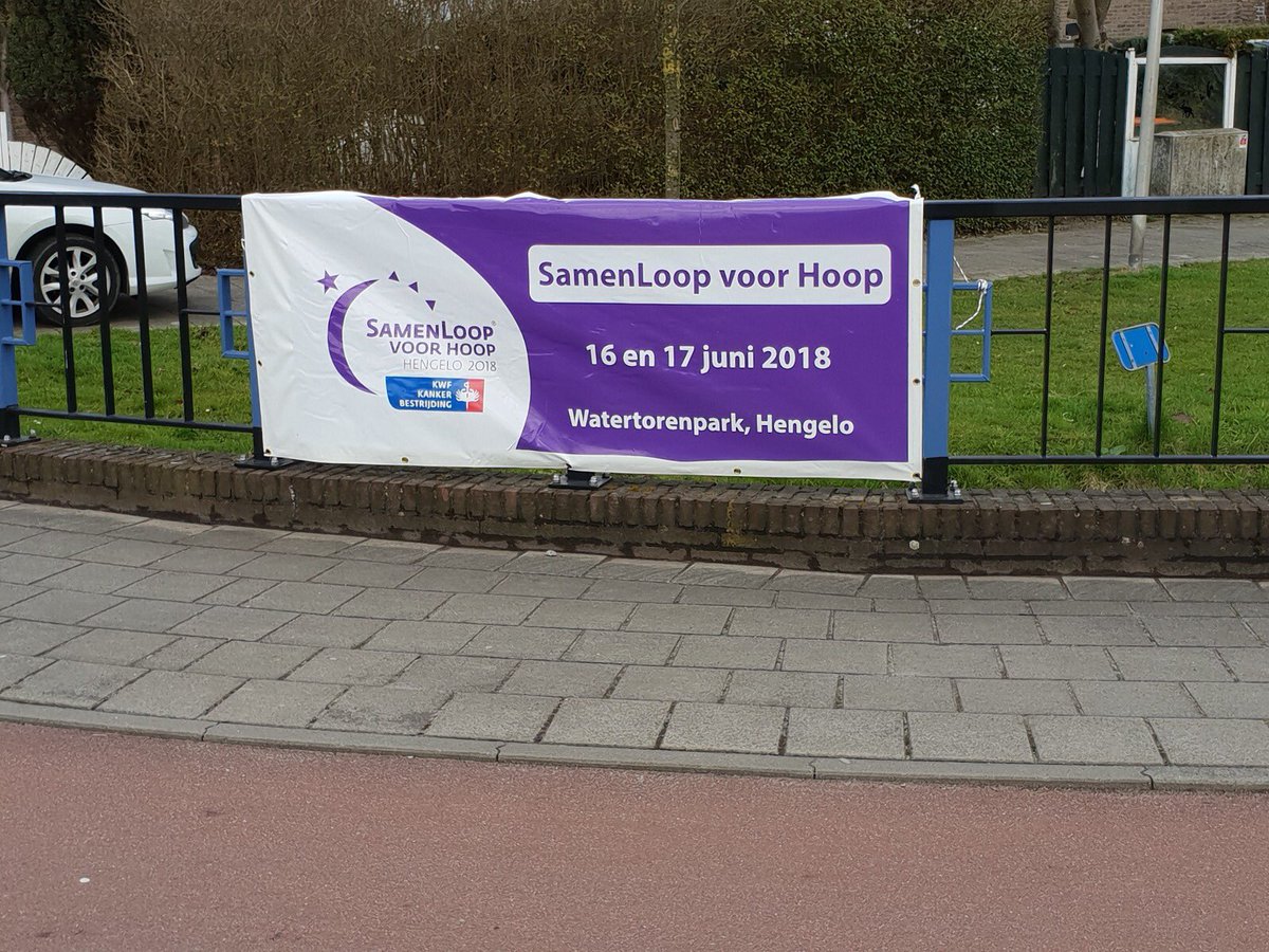 SLvHHengelo2018's tweet photo. KWF Hengelo is begonnen met het plaatsen van spandoeken om de SamenLoop voor Hoop in het Watertorenpark aan te kondigen.
Op 16 en 17 juni as vindt dit prachtige evenement plaats. De komende week zullen er nog veel meer spandoeken volgen.
Kijk ook op https://t.co/z7Cng0zXtR https://t.co/E31qQUEJpO