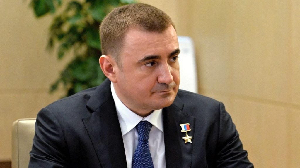 Алексей #Дюмин «Еще раз обращаю внимание, что средства, выделенные на ремонт дорог, должны использоваться максимально эффективно. Я намерен проверить готовность дорожных служб к ремонтным работам»,