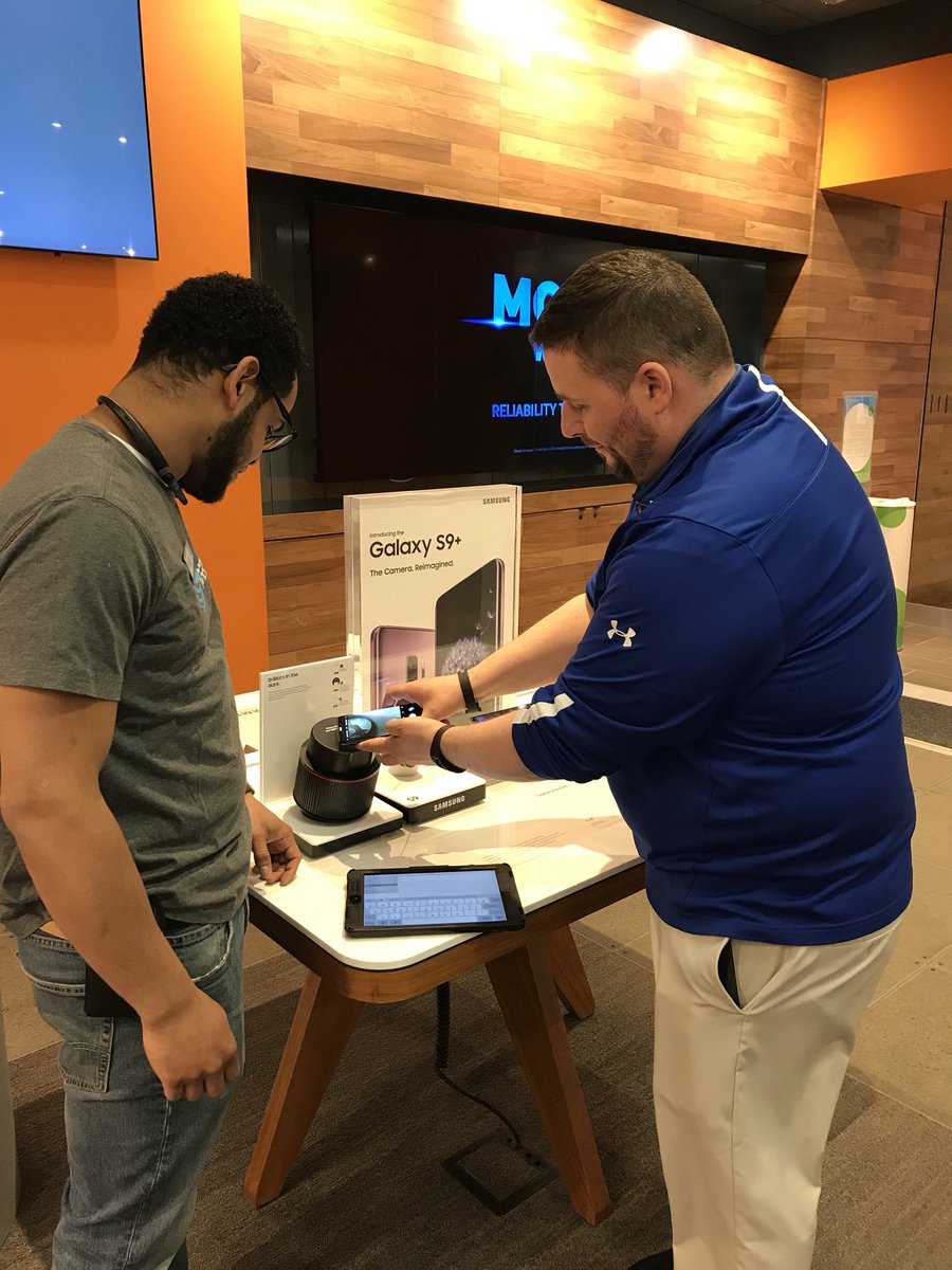 Getting educated on the S9, one of our best devices to keep in touch and be entertained, because it integrates with so many AT&amp;T’s suite of products! <a href="/JoePinkans/">Joe Pinkans</a> @cadesouza <a href="/LifeAtATT/">Life at AT&T</a>