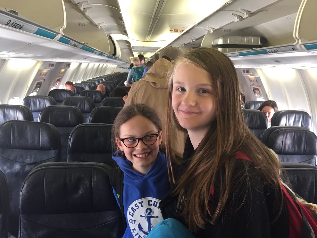 AndrewIanCross's tweet photo. @westjet love the spa music and aromatherapy! Flight WS1511 from LAX to YYC https://t.co/SNULgXlS5Z