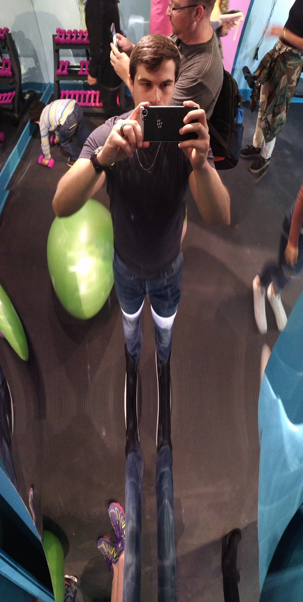 nathan01196's tweet photo. #iamaselfieartist #themuseumofselfies https://t.co/c0DS2wbtIJ