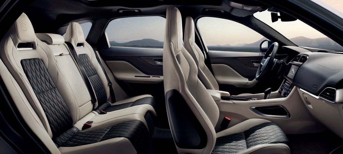 french_driver's tweet photo. V8 de 550 chevaux et 680 Nm de couple, 0 à 100 km/h en 4,3 secondes : voici la nouvelle #Jaguar #FPace #SVR ! https://t.co/iW0aOFb0uX #FrenchDriver https://t.co/kWZn4SS0FX