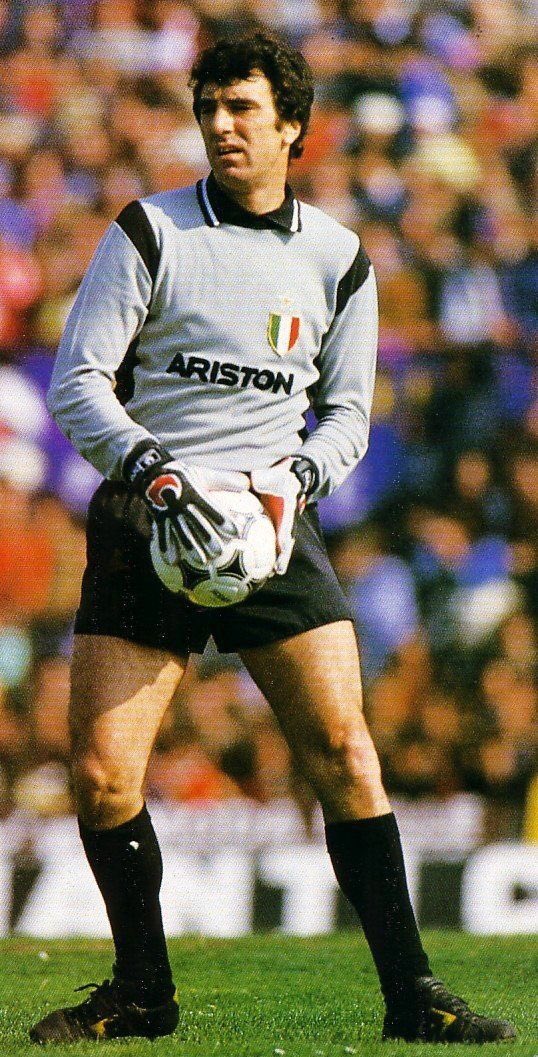 “#zoff #uhlsport #goalkeepergloves 🇮🇹” | Fussball, Juventus, Fußballspieler
