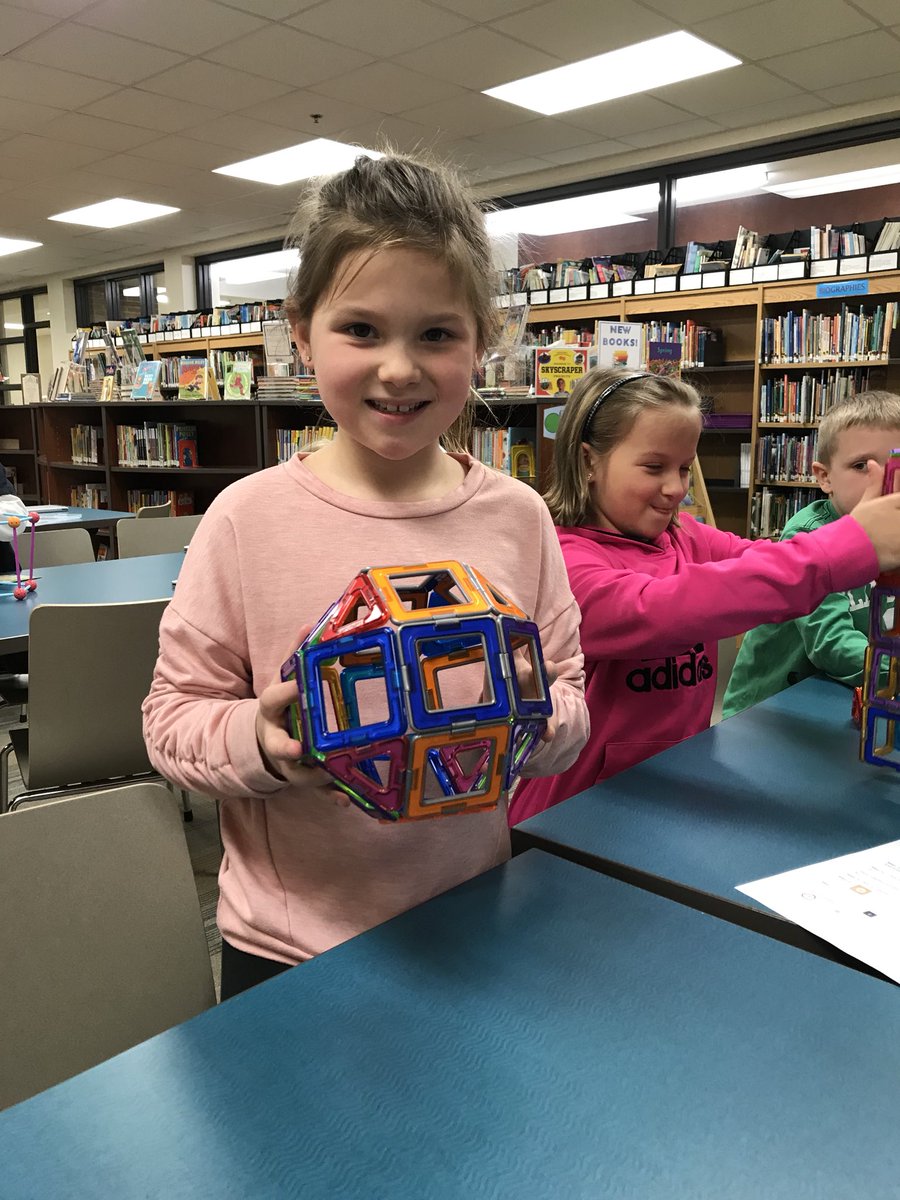 CourtneyLHarvey's tweet photo. Creating with 3D shapes! #WSD101 #foresthills101 @esmithd101 @FHTechTeacher https://t.co/PXIp5yJJIN