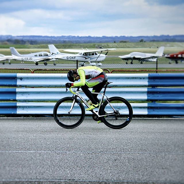 Maisonduvelouk's tweet image. Racking up another win, our boy Jamie P racking up another win. Youth A at Thruxton @storck_bikes #storckbikes @hostecc #racing #cyclinglife #baaw #cycling
