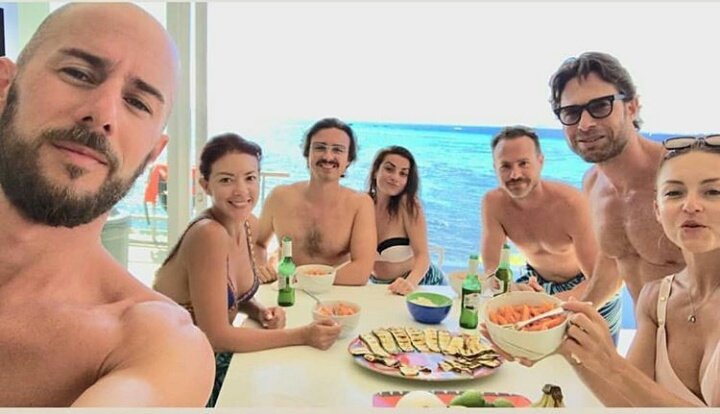 MonicaRoblesof's tweet photo. Todos reunidos como la gran familia que somos los amo #vacaciones #Amigos #Familia https://t.co/xLPkOBNINo