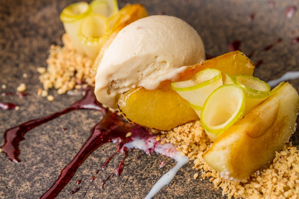 OsakaBsAs's tweet photo. Dale a tu cena un buen final con nuestro exquisito Goma Apple Crumble. La mejor carta de postres, está en #OsakaBaires.

Reservas: https://t.co/76ApGBiV6a  
 #Osaka #CocinaNikkei #Dessert #Postres https://t.co/GgpcmC6IxL