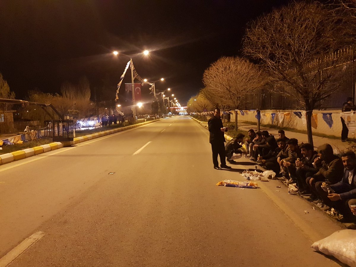 An itibari ile cadde ve sokaklarimizi süslemeye devam ediyoruz..

#ipekyolu Cumhurbaşkanını karşılamaya hazır...

<a href="/mecertas/">Melih Ecertaş</a> @yavicvesim <a href="/kayhantoglu/">Kayhan Türkmenoğlu</a> @avenesgunay <a href="/enesmalikyaylac/">enesmalikyaylacı</a> <a href="/OzdagSuat/">Suat ÖZDAĞ</a> @gokhan_girgic <a href="/burhanvan/">Burhan İnan</a> <a href="/Burhan_Kayaturk/">Burhan Kayatürk</a> <a href="/Karabiyik_A/">Abdulhekim KARABIYIK</a> <a href="/aysesula/">AYŞE SULA KÖSEOĞLU</a> @O_polater