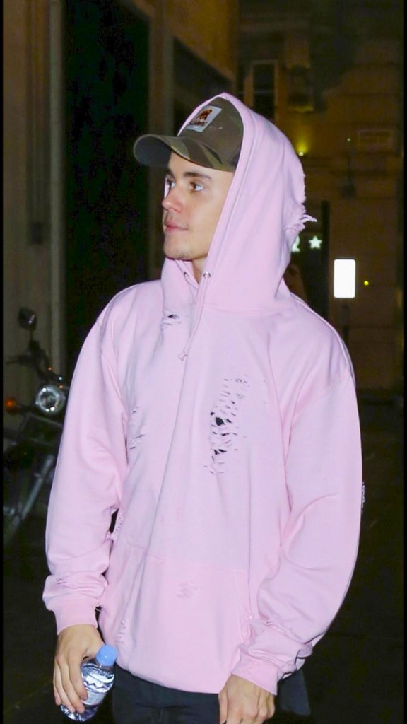 biebahstuff's tweet image. Lil cutie