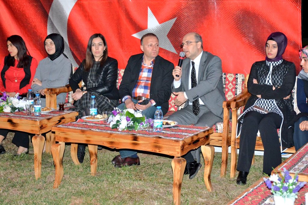 #HasbihalÇadırı mızın bugünkü konuğu Akdeniz Üniversitesi Rektörü <a href="/profmustafaunal/">Prof Dr MUSTAFA ÜNAL</a> ve değerli eşi Doç.Dr. Betül Ünal hanımefendi idi 😎 Elmalılı Hamdi Yazır Yurt öğrencilerimizin yoğun katılımıyla gerçekleşen programımızda öğrencilerimizin beklenti istek ve önerileri dinlendi.😊