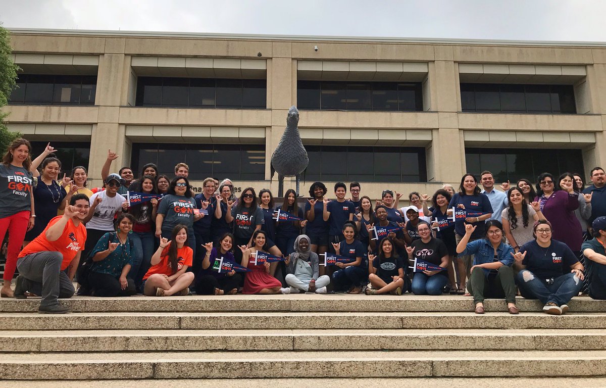 UTSA's tweet image. We ❤️ our First-Gen family at #UTSA. #FirstGenUTSA #FirstGenPride #FirstGenOrgullo #FirstGenRunners #CelebrateFirstGen @utsa_first2go