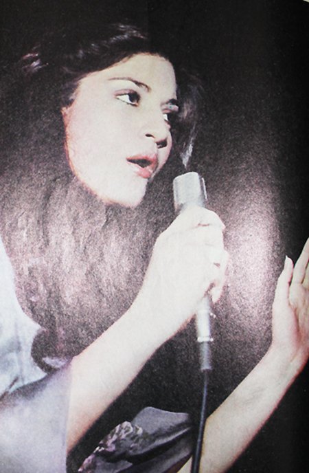 Anushaaay's tweet photo. Google honours Nazia Hassan on her 53rd birthday. Oh, Google! I love you for this ♥️
#NaziaHassan Known as the “Sweetheart of Pakistan”, #NaziaHassan is still the symbol of grace, sacred beauty and innocence. <3 :) Fav singer. https://t.co/YqrfRD5qtN