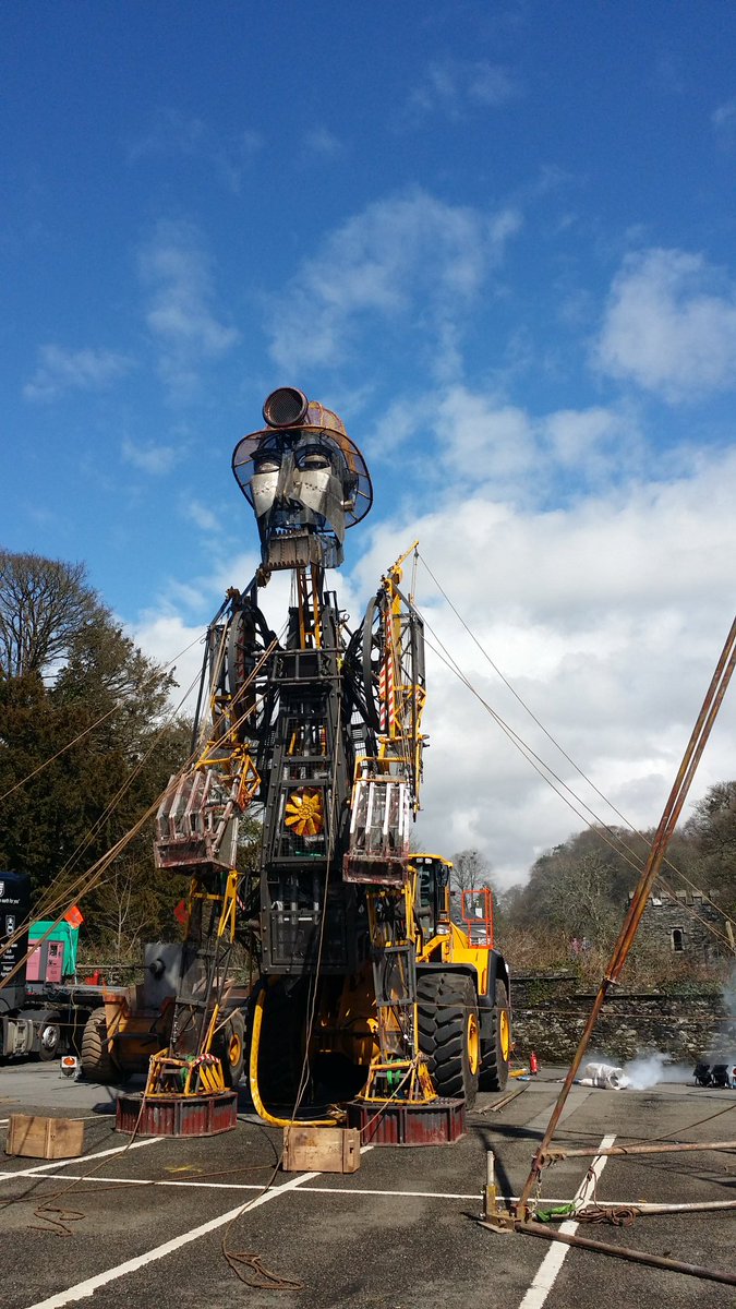 Pillboxman's tweet image. He&apos;s big, he&apos;s bold and he&apos;s magnificent. AND he has his own beer! #manengine # Tavistock # Devon