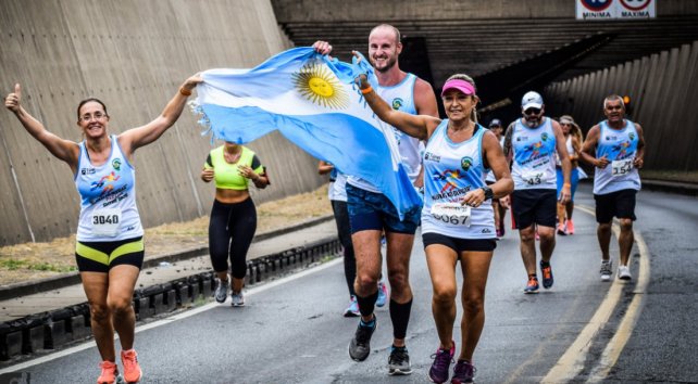 unosantafe's tweet photo. Una multitud para la 5ª edición de la corrida 🏃♀️🏃♂️ #Malvinas No Olvidar ► https://t.co/5V5pwOV79P
📷#RunnigTime https://t.co/VF9774b7S8