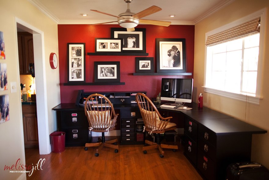 #Bold #officedecor is perfect for getting things done. #Red can help you be productive! bit.ly/2uGnPph