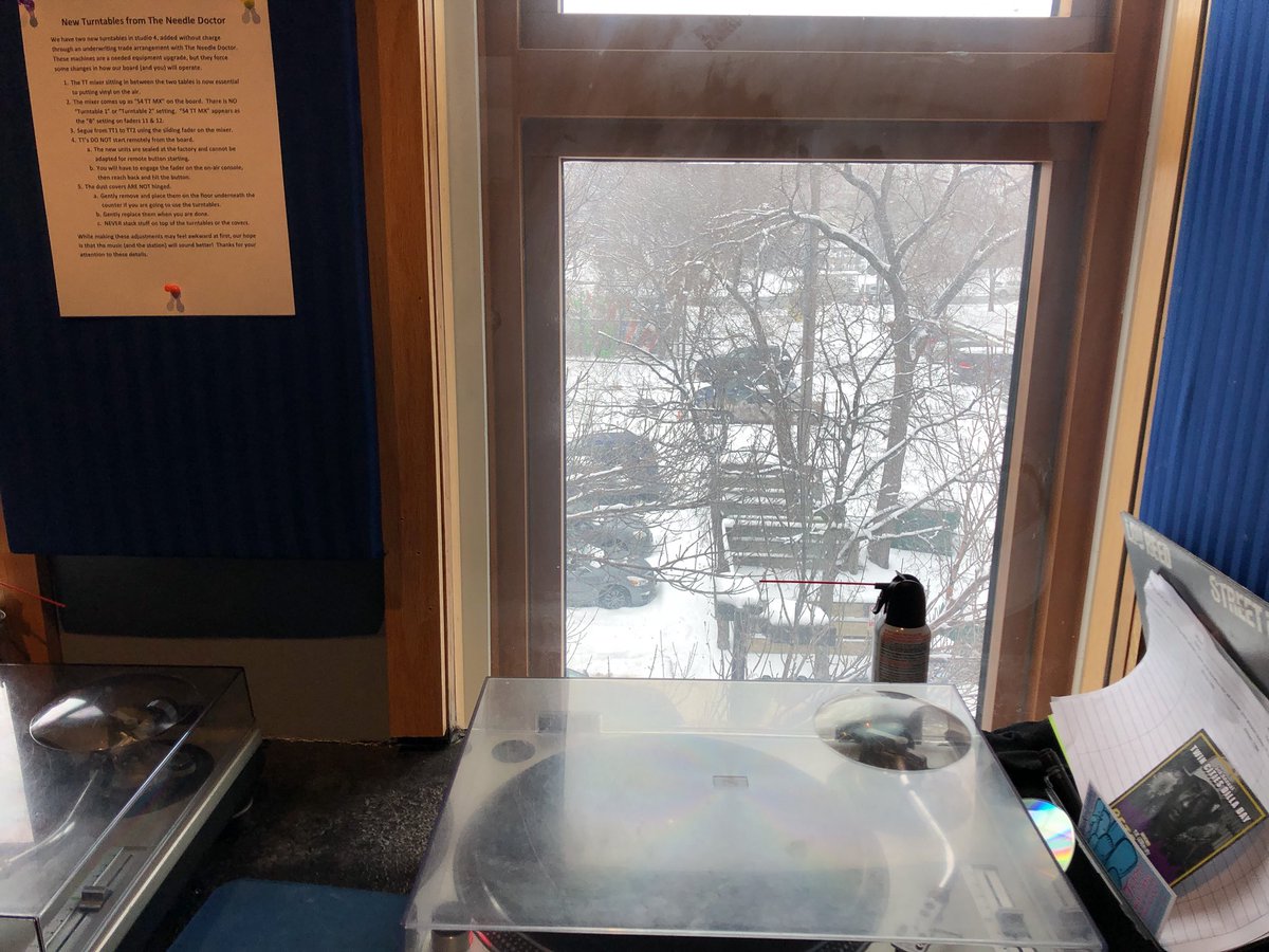 ellensmojo's tweet image. Starting off Womenfolk today with some tunes by @tracygrammer, @katerusby &amp;amp; @joancbaez to help you through this snowy Tuesday! #AprilComeSheHas #MNspring kfai.org