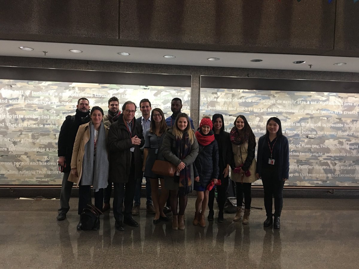 DroitsAMC's tweet photo. Auj. les étudiants de l’ÉSAPI @UOttawaGSPIA ont présenté leurs analyses &amp; recommandations à @DroitsAMC sur #démocratie. Un grand merci pour ces nouvelles perspectives sur les enjeux démocratiques émergents! https://t.co/8N6OC8IShi