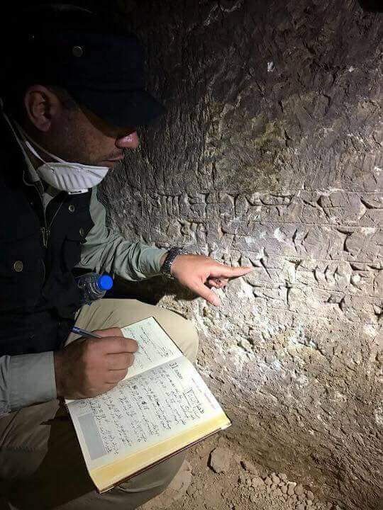 Husamalatabi's tweet photo. بعد ان قام بتدمير الثور المجنح بمدينة الموصل شمال العراق، علماء الاثار يعلنون الكشف 
عن  أكتشاف ثور مجنح جديد في مدينة الموصل في نهاية نفق بعمق ٤٠ متر في تلة مقام النبي يونس عليه السلام، والذي فجر من قبل عناصر داعش ، حيث تبين ان تحت المقام قصر لأحد الملوك الاشوريين. https://t.co/dDwNvBBzSq