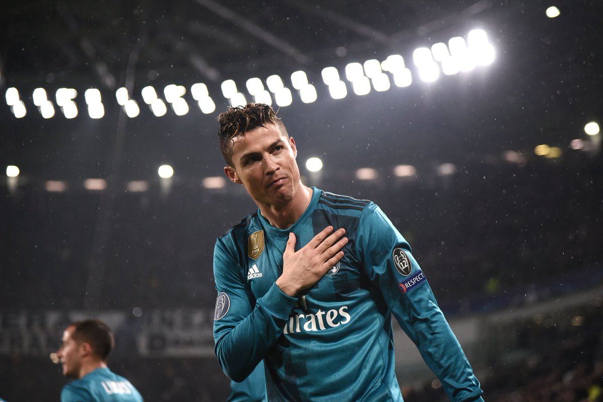 FutebolTm's tweet photo. Cristiano a agradecer a ovação dos adeptos da Juventus após a sua obra de arte😍🔥 https://t.co/a0QnxQdstW