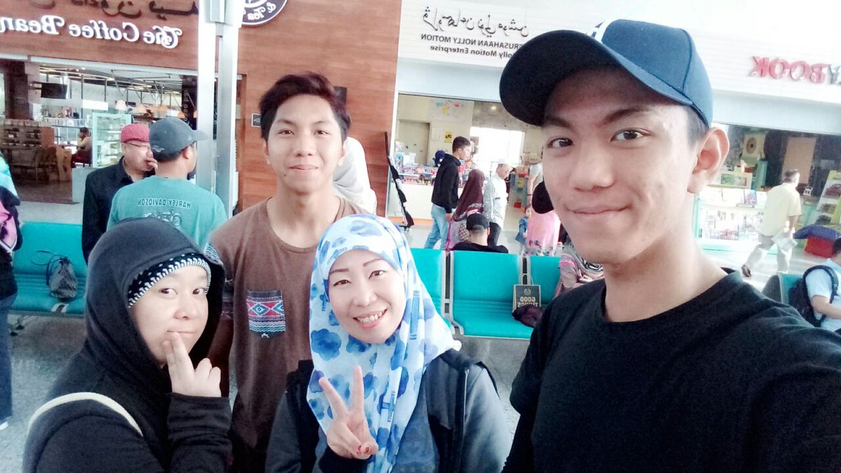 Ryui_Uitzy's tweet photo. Late post..Bon Voyage to my Elder sister..Company Trip to #Japan Enjoy your vacation there.. #02042018 #Monday 😎 Take Care.. https://t.co/lBwrhocg96