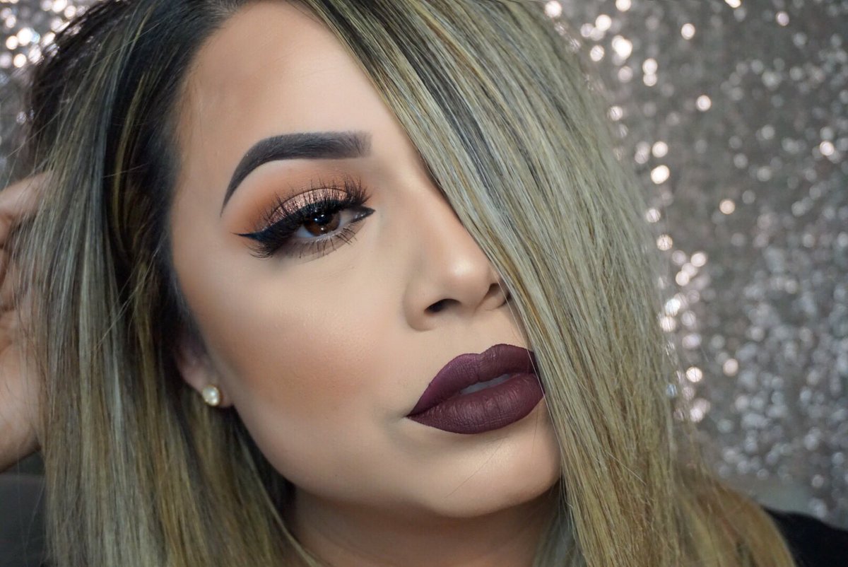 AJROD0426's tweet photo. A dark lip can make any look sensual 🙈 @Doseofcolors Savage liquid lipstick from @DesiPerkins @lustrelux 🔥🔥🔥🔥 https://t.co/feSnhRvA9E