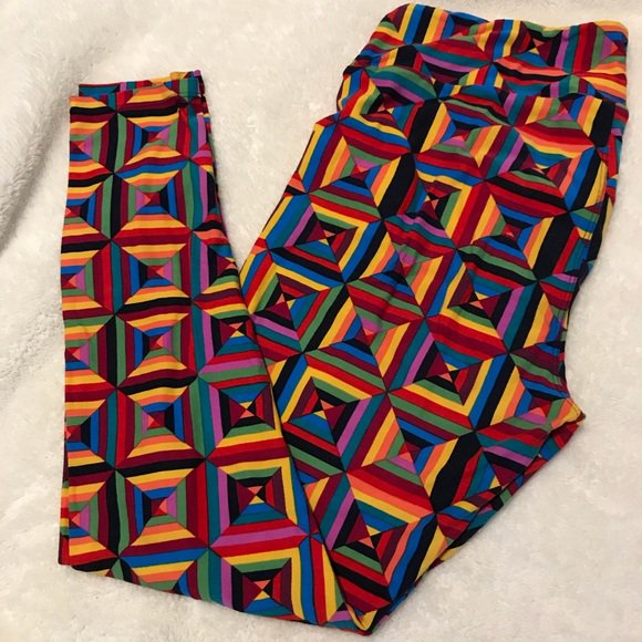 flippingebay's tweet photo. So good I had to share! Check out all the items I'm loving on @Poshmarkapp #poshmark #fashion #style #shopmycloset #lularoe #samlibby #olehenriksen: https://t.co/l98dJ0Nm0Y https://t.co/dLQRBa3ISS