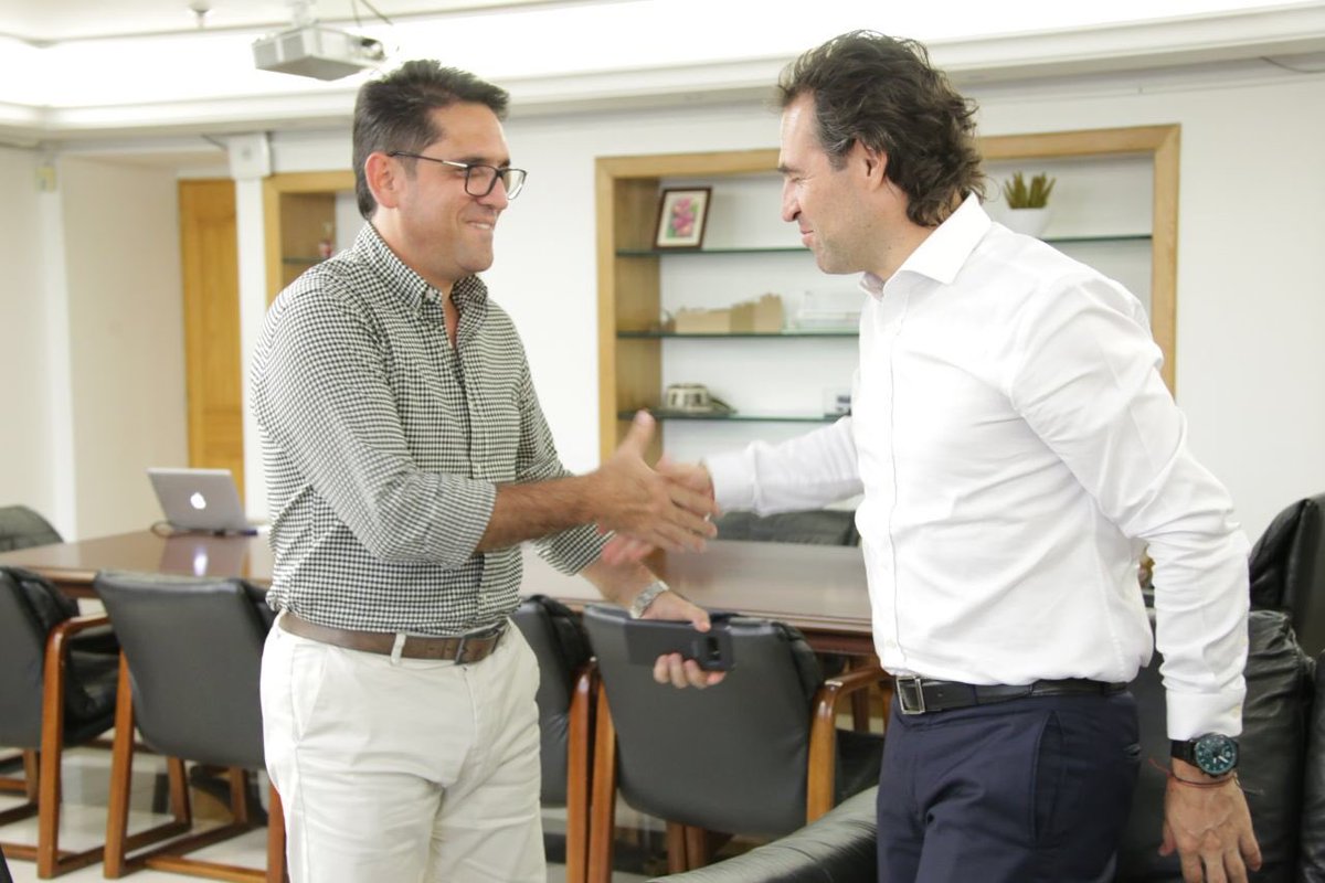 JuanGZuluaga's tweet photo. Admiración y apoyo para @FicoGutierrez un alcalde valiente que enfrenta la delincuencia con decisión y resultados. https://t.co/kZUHU1dtq9