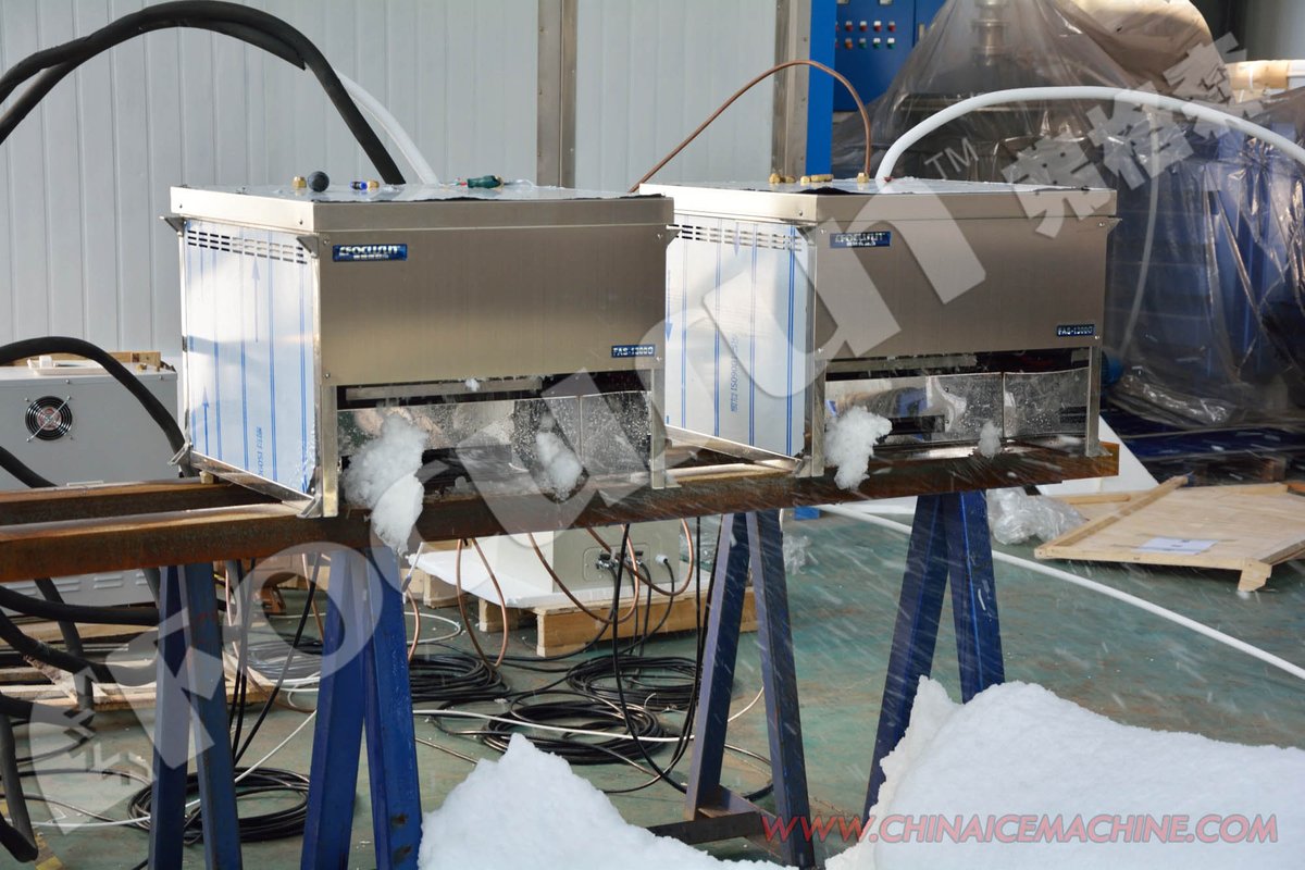 chinaicemachine's tweet photo. FOCUSUN snow falling machine: realize effects of snow falling on the sky, can make snow above zero temperature. Fully automatic design, no need to smash. #snow_machine #snow_falling_machine #snow #focusun_ice_machine https://t.co/6odzE96O2O