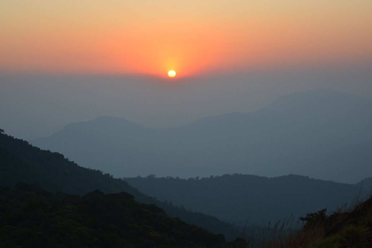 wanderophile's tweet photo. #Sunset at Kodachadri. #trekking #kodachadri #Bengaluru #weekendgetaway https://t.co/Ikz12HgJHK