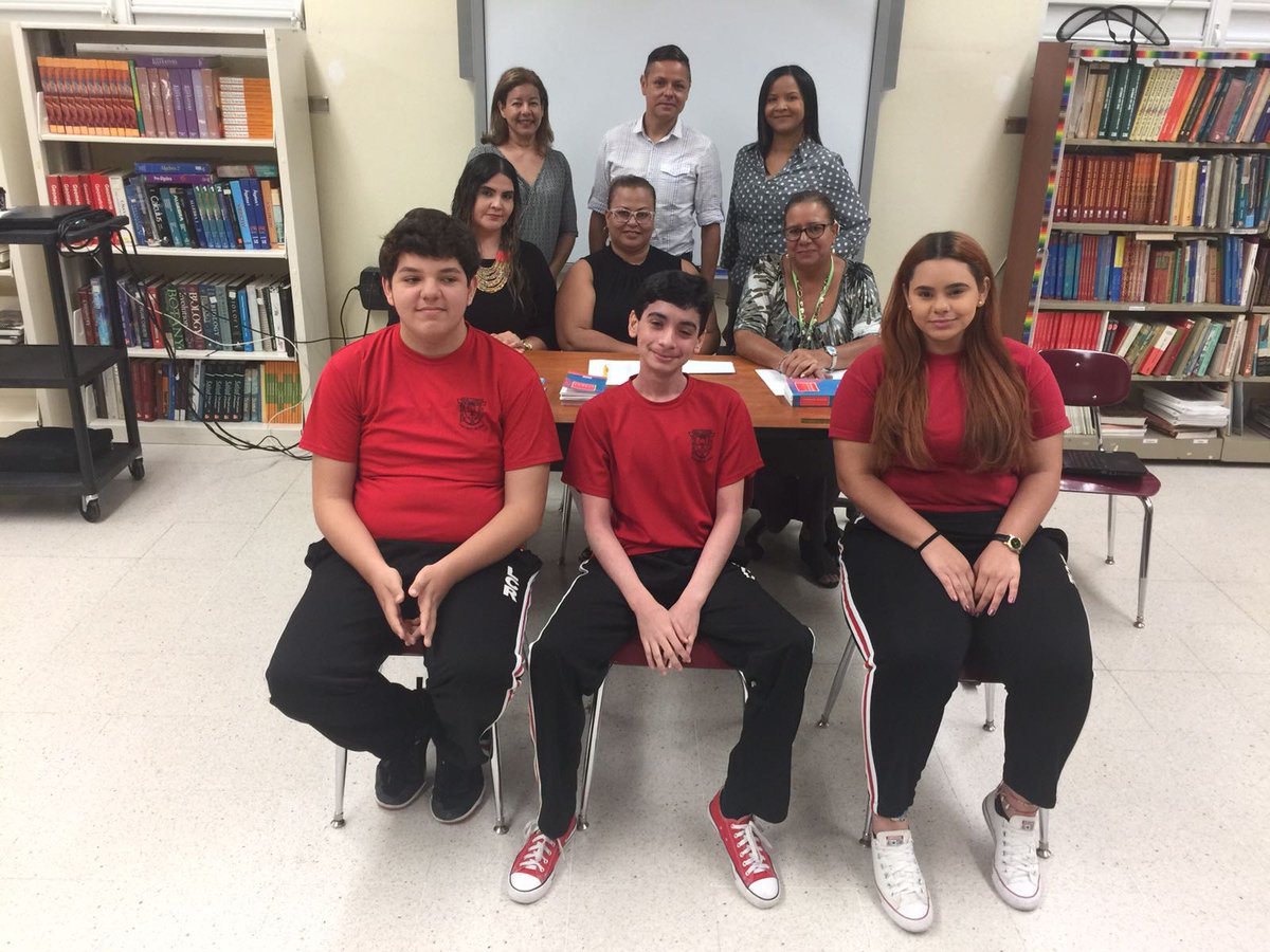 EscLCR's tweet photo. Ganadores del Certamen de Deletreo en la Semana de la Lengua y la Biblioteca. @EDUCACIONPR. @SecEducacionPR. #Todoporlosniños. #separteDE. #semanadelalengua https://t.co/tACvuiqCMP