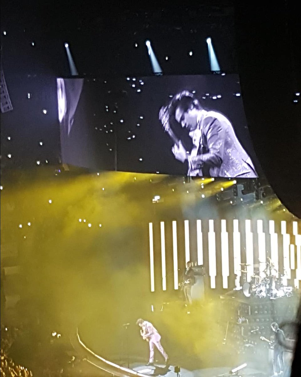 FallingToLoveMe's tweet photo. King @Harry_Styles ❤
// April 2 nd 2018 // 
 #HarryStylesLiveOnTourMilan https://t.co/COSHR9ccAo