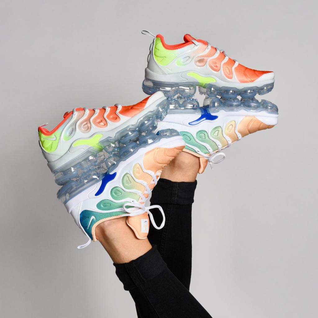 vapormax plus foot locker