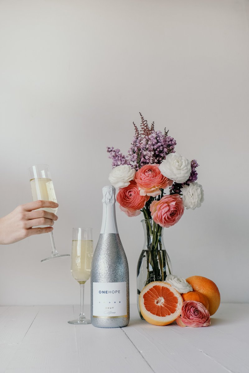 ONEHOPEWINE's tweet photo. This is the big surprise you’ve all been waiting for! We have a new addition to the ONEHOPE Wine Shimmer Bottle family, our California Brut Sparkling Wine Silver Shimmer Edition! https://t.co/BimsI0Cx6H #Silvershimmer #onehopewine https://t.co/UQSMP6CbD0