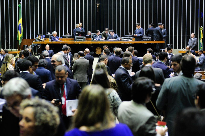 SenadoFederal's tweet photo. Congresso derruba veto de Temer a refinanciamento de dívidas vinculadas ao Funrural https://t.co/e4RRuSIOhn https://t.co/MteKAQXdHi