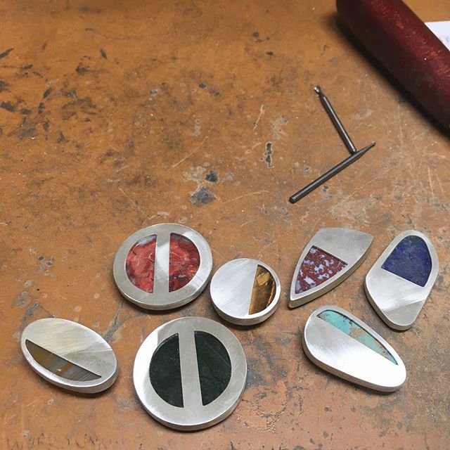 meritmadekc's tweet image. Is it worth it? Let me work it. 
I put my thing down, flip it and reverse it. #ringbacks #onthebench #futurerings