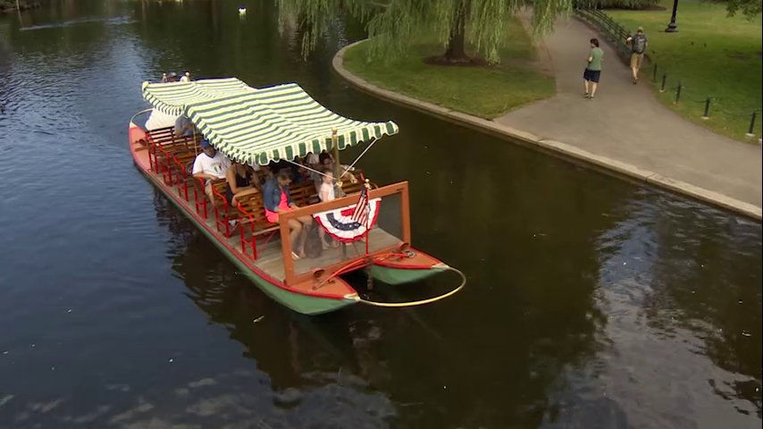 Chronicle5's tweet photo. Floating stress relief in Boston Public Garden @swanboats "You can see them slow down, relax, because they are just out on the water with their friends and family. And it’s a short slice of time but it really has an impact” #springflings @shaynaseymour @anthonyeverett 7:30 #wcvb https://t.co/tyL7BnJ4up