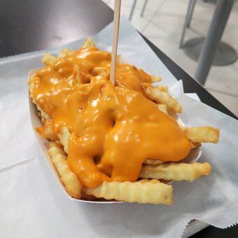Letestpic's tweet photo. Cheese Fries... I'll take them all https://t.co/ZfopR5aKM6
