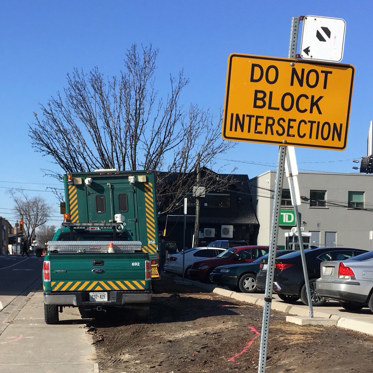 StoptionalTO's tweet image. Ruining streets all over #northyork too. But hey, power amiright? 👎🏻 #ReimagineYonge #transformyonge #stoptionalTO