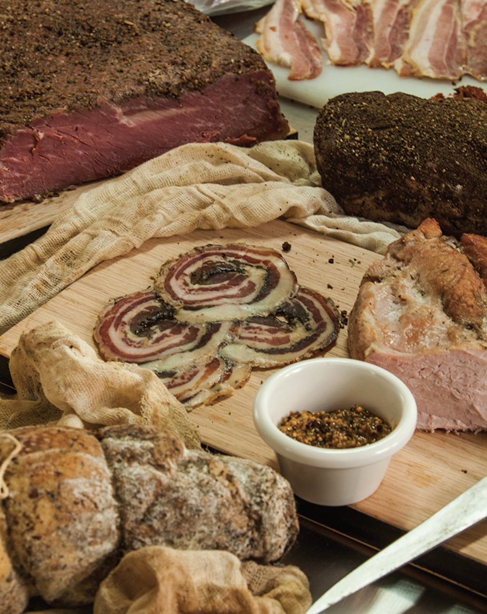 Hojasantamag's tweet photo. ¿Cuántas recetas de porchetta tenemos, preguntan? Las necesarias. Aquí una más, que nos pasaron los amigos de @HumoySal. https://t.co/UUFVamaOnd

📸 @theanalorenzana https://t.co/mU3ZGzFv16