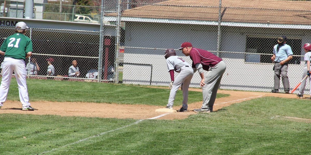 LittleLeague's tweet photo. Coaching the bases 101 for local league coaches: https://t.co/avCfOalmSU https://t.co/BUBEfhgnnH