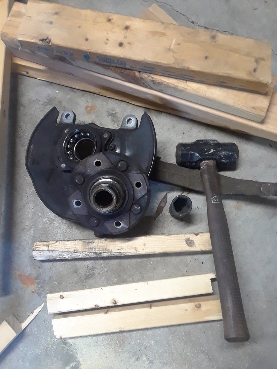 wolfard86's tweet photo. Who likes a handyman? https://t.co/DpvL4GgEVt