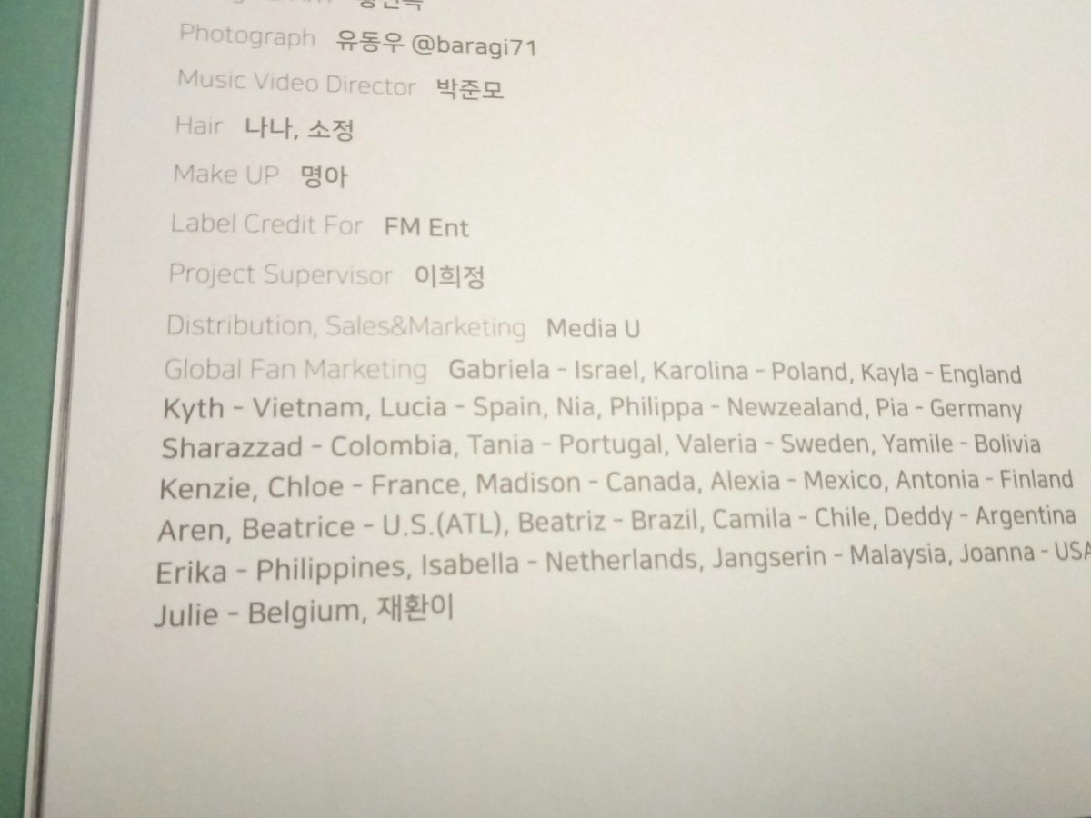 MONT_Spain's tweet photo. Y lo que más ilusión me ha hecho, la lista de productores honorarios y la lista de STAFF... ¡Casi lloro de la alegría cuando he visto mi nombre en ambas! A ver si podéis encontrarme, MINT 😋❣️ 

Pista, me llamo Lucía 😆

Fotos: ftnarachan y jintlove1
#MONT #MINT #Kpop #Admint https://t.co/cLdLi8sSTe